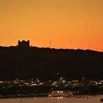 Penthouse Ghadira With Amazing Views! By Homely Apartmán *